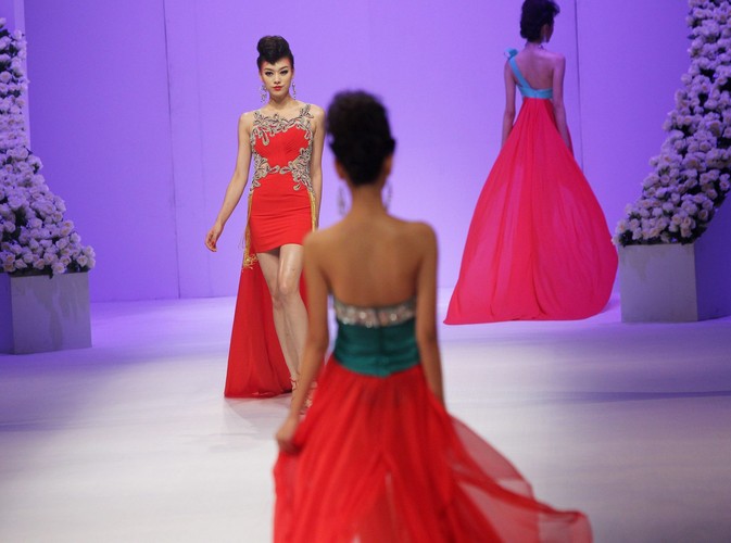 Kolekcja sukien ślubnych Tsai Meiyue na sezon wiosna/lato 2012