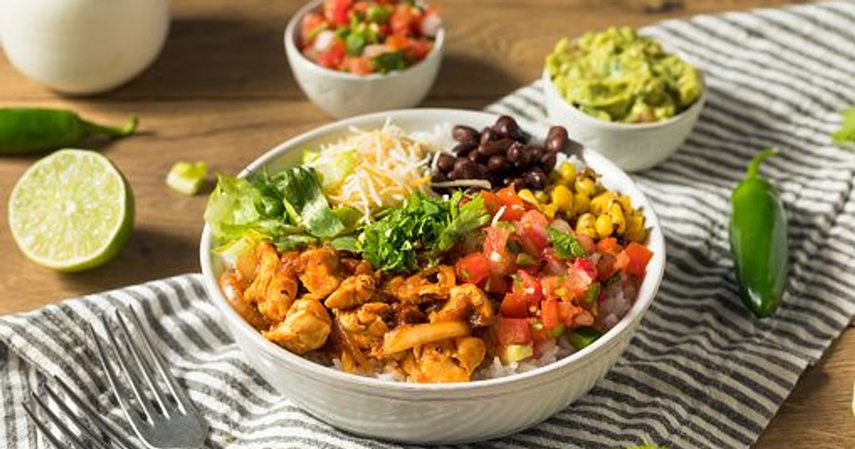 Sałatka na 11 listopada. To połączenie smaków jest hitem sezonu jesiennego