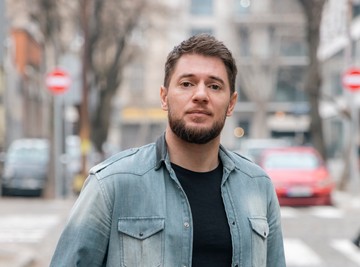 UZEO SINA PRVI PUT U RUKE! Joca Stefanović se raznežio, pa poručio: "Ima da ga razmazimo!" (Foto)