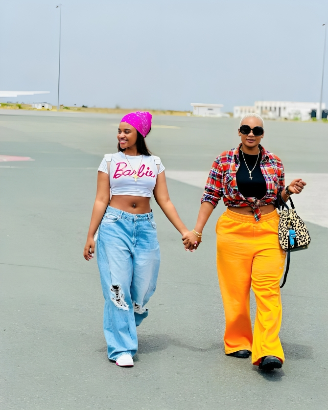 Paula (left) and Frida Kajala