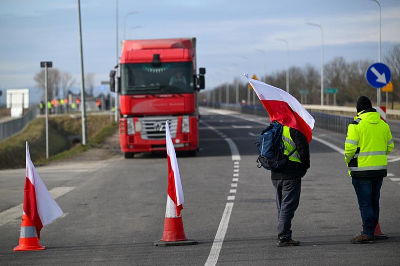 Rolnicy protestują na przejściu granicznym z Ukrainą w Medyce 15 lutego