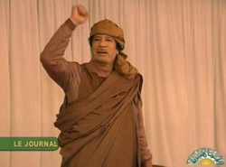 Płonie budynek rządu Kadafiego. Tłum rozniósł radio i telewizję!