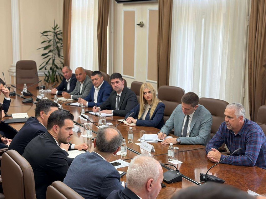 premijer Macut na otvaranju Kancelarije za komunikaciju gradjana sa Vladom u Nišu