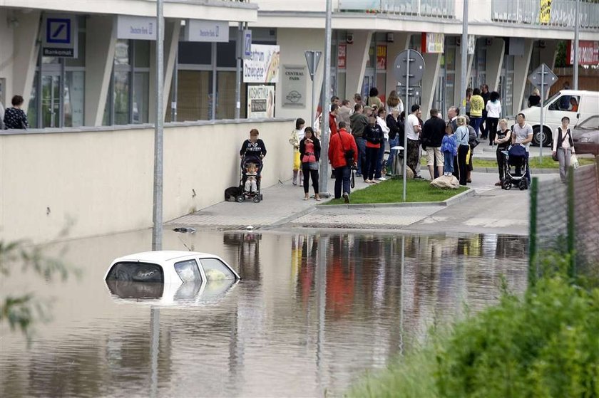 Warszawa podtopiona po deszczu