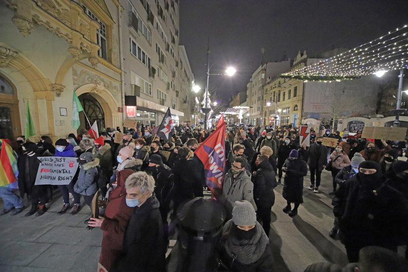 Trybunał Konstytucyjny opublikował uzasadnienie wyroku ws. aborcji. Protesty w Polsce