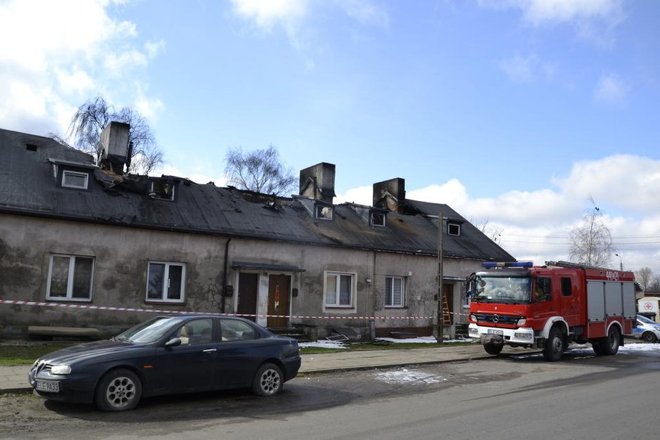 Budynek mieszkalny po pożarze w Piątku