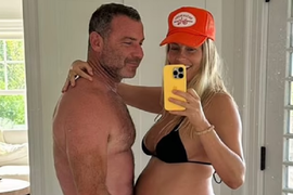 Slavni glumac u 55. dobio dete sa 25 GODINA MLAĐOM, ostavio BIVŠU ŽENU I DVOJE DECE: "BRUKA I SRAMOTA", kad se saznala NJENA REAKCIJA, svi su ZANEMELI