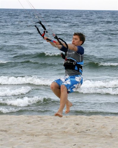 gdansk -Posel Krzysztof Bosak spedzil wekweend we Wladyslawowie z bratem Markiem -Marek uczyl brata Krzysztofa kiteserfingunz Krzysztof Bosak 25l Marek Bosak 19-08-2007foto Katarzyna Naworska