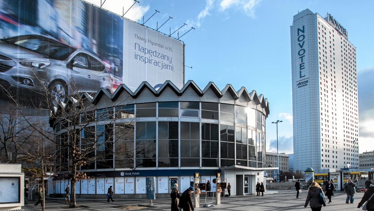 Prestiowy brytyjski tygodnik rozpisuje się o polskiej architekturze z PRL-u. "Można ją kochać albo nienawidzić" - pisze "The Economist" i zadaje pytanie, co zrobić z wieloma przykładami architektury sprzed transformacji politycznej, które znajdują się w całym kraju.