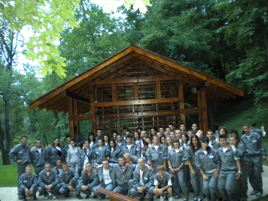 Za uspomenu i dugo sećanje: Zajednička fotografija ispred Japanskog vrta