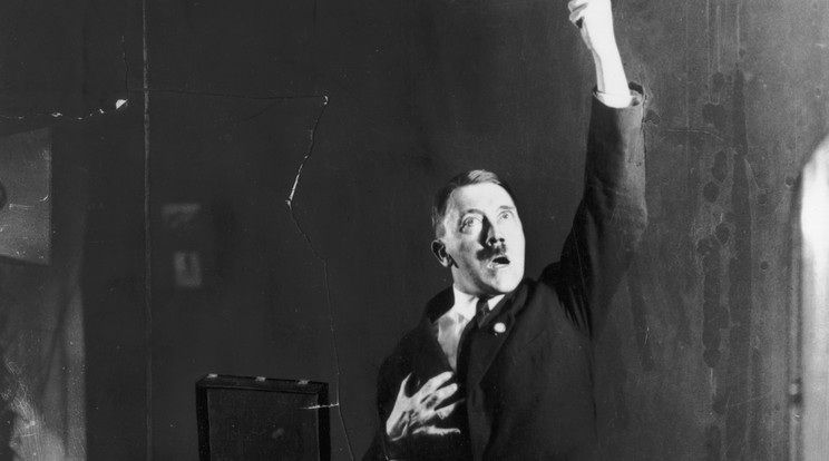 Hitler begyakorolta a mozdulatait /Fotó: Europress-Getty Images