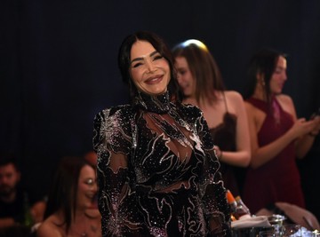 PAPARACO: TEK ROĐENOG SINA OSTAVILI kod bake i deke, pa otišli u provod: Evo kako se skockala pevačeva supruga koja se nedavno porodila!