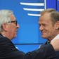 Szef Rady Europejskiej Donald Tusk (P) i przewodniczący Komisji Europejskiej Jean-Claude Juncker