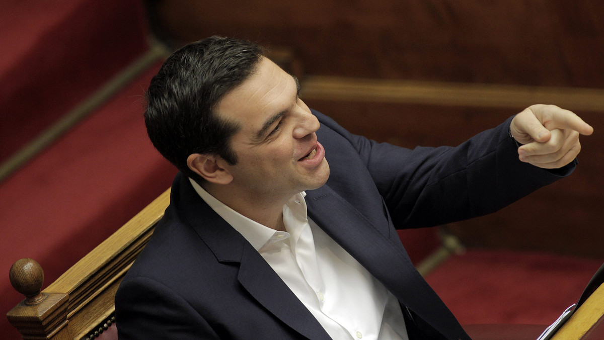 Premier Grecji Aleksis Cipras przyznał dziś, że jego kraj zbyt wolno reagował na napływ migrantów, ale podkreślił, że od września wszyscy przybysze są rejestrowani. Wczoraj KE nakazała Atenom pobieranie odcisków palców od ubiegających się o azyl.