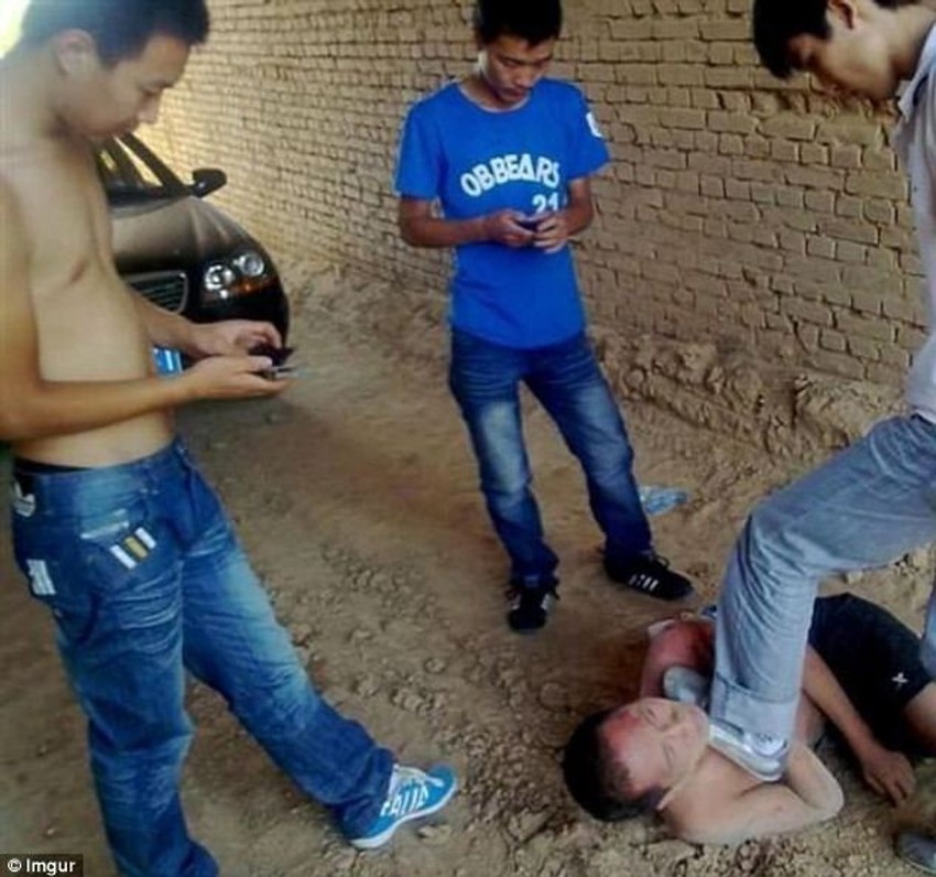 Snimak zlostavljanja žrtve: Kineska policija traga za ljudima sa fotografije