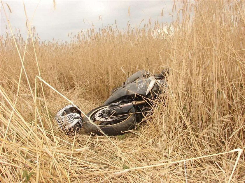 Szok! Motocyklista urwał nogę! FOTO