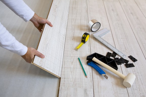 Parket ili laminat: Šta je bolje za kućni budžet? Stručnjaci imaju savete koji će vam značiti za odabir pri kupovini