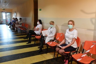 Co się stanie, gdy zaczniemy się szczepić? Trzy scenariusze trzeciej fali koronawirusa