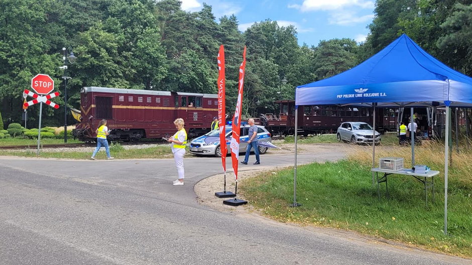 Akcja "Bezpieczny Przejazd" w Pogorzelicy. Foto: Nadmorska Kolej Wąskotorowa