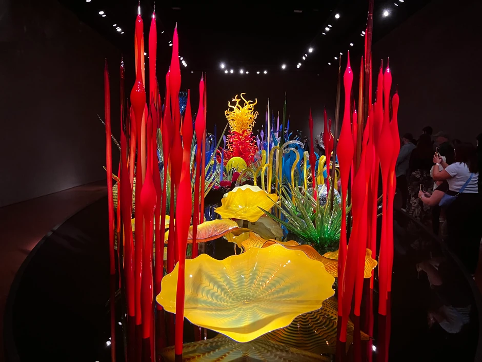 Dejl Čihuli je jedan od pionira umetnosti duvanja stakla