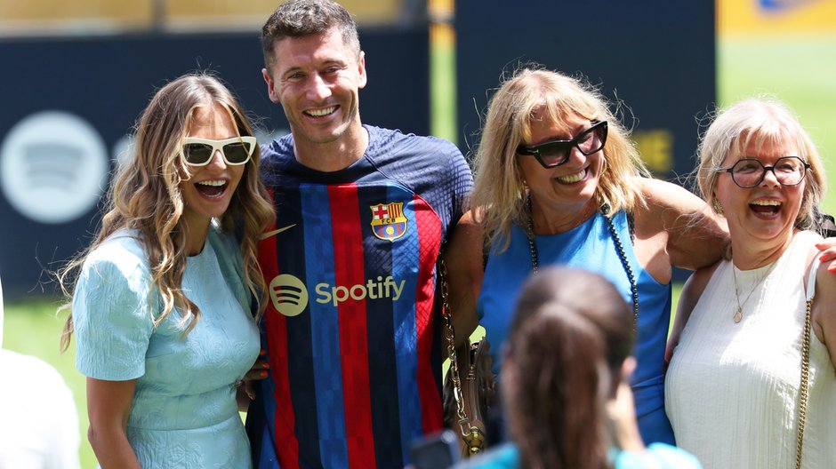 Anna Lewandowska, Robert Lewandowski, Iwona Lewandowska, Maria Stachurska na stadionie Camp Nou