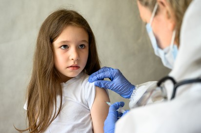 Pfizer gyermekvakcina: még idén elkezdhetik oltani az 5-11 éveseket itthon