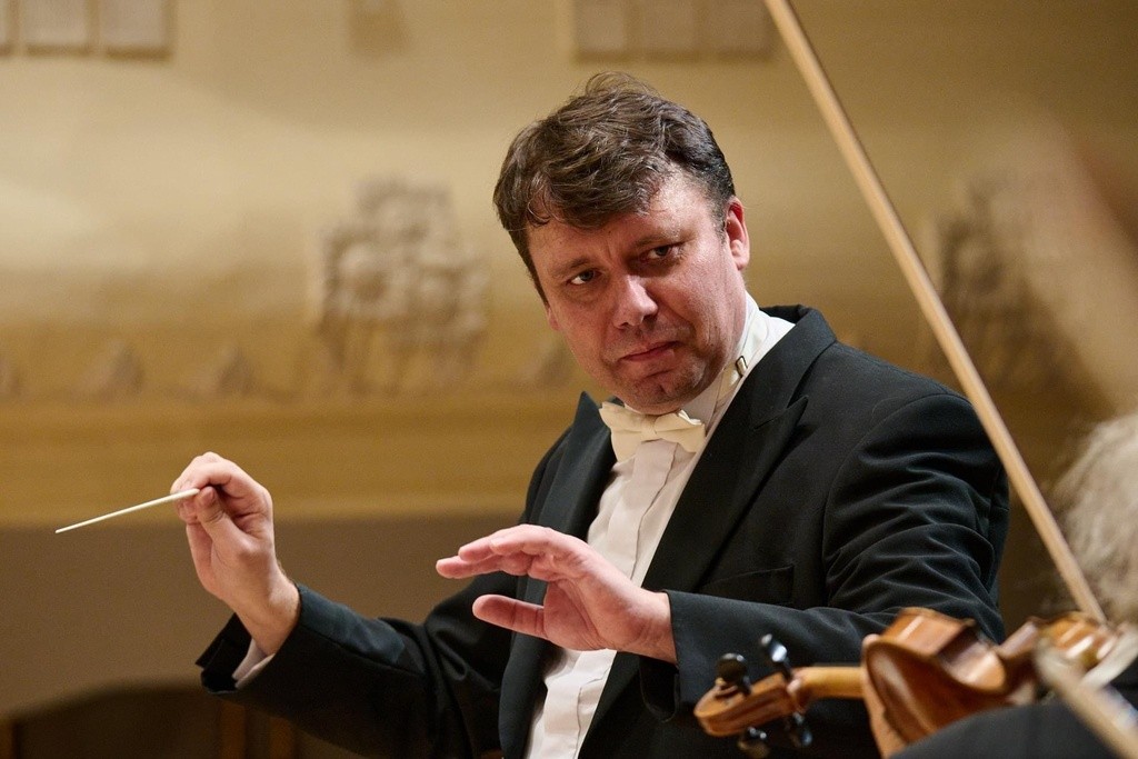 Dirigent a zbormajster Adrián Kokoš