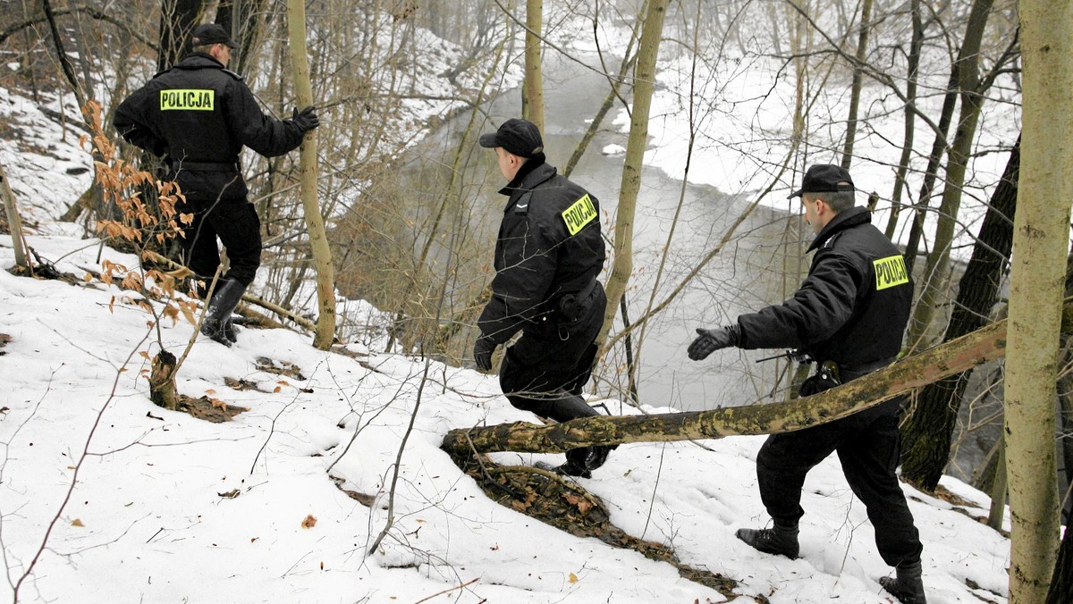 Policjant z gryfińskiej komendy uratował 18-letniego mężczyznę, który rzucił się w nurt rzeki Regalicy - próbował popełnić samobójstwo.