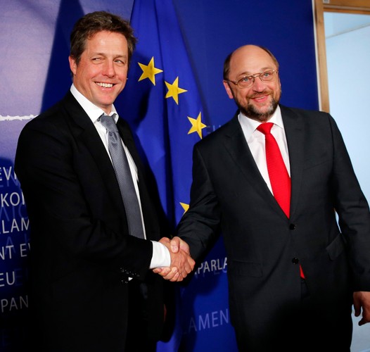 Hugh Grant i Martin Schulz w Parlamencie Europejskim