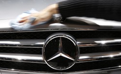 Producenci aut oszukują ws. zużycia paliwa. Mercedes rekordzistą