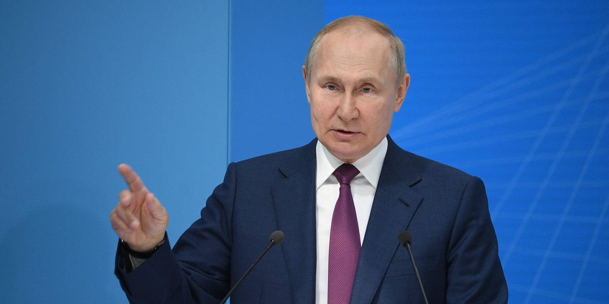 Prezydent Rosji Władimir Putin (69 l.) może zaatakować centrum zaopatrzenia NATO dla Ukrainy w takim kraju jak Polska - uważa ważny amerykański senator