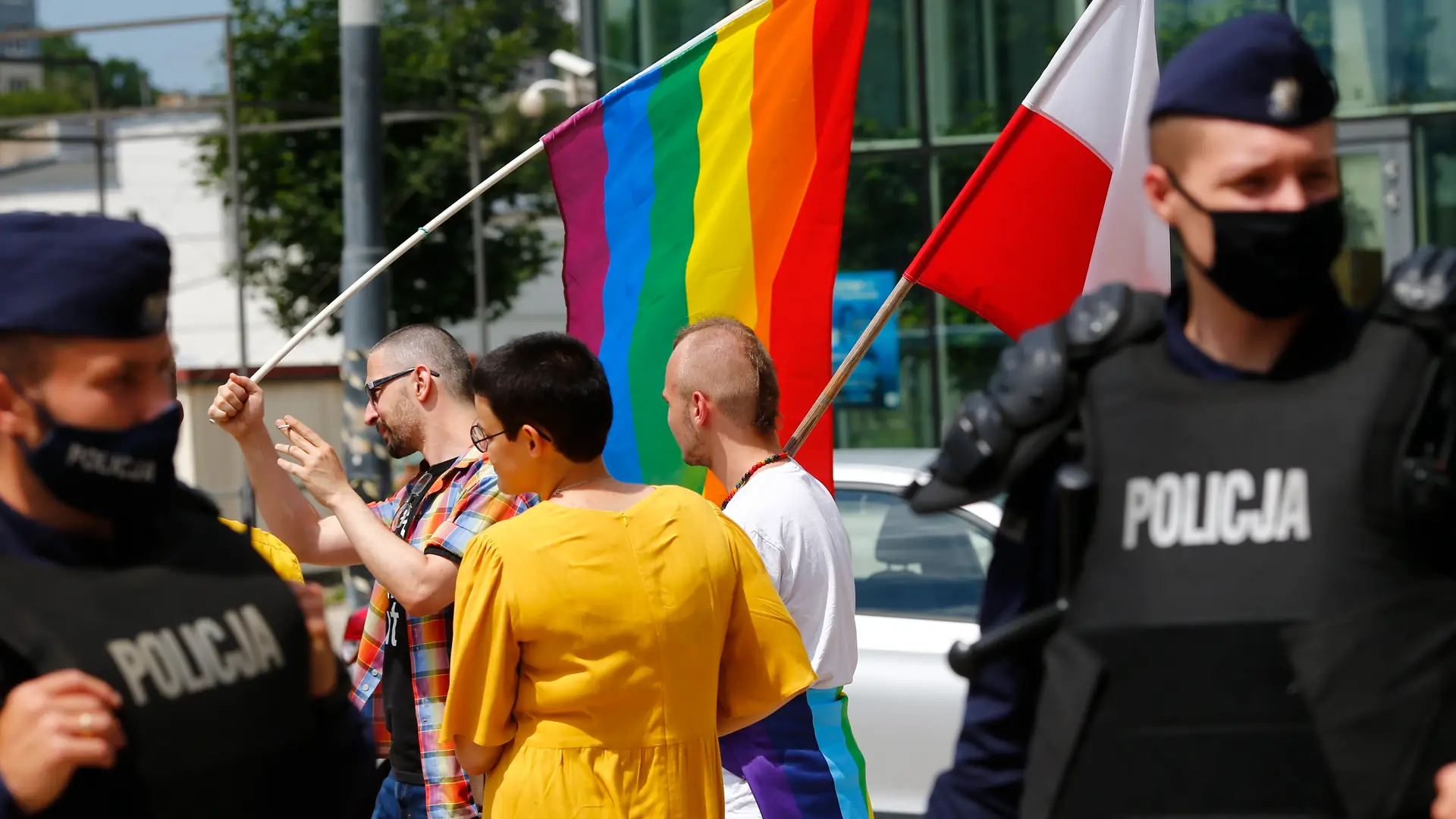 "Dajcie żyć!". Ulicami Łodzi przeszedł Marsz Równości, w kontrze pojawili się narodowcy