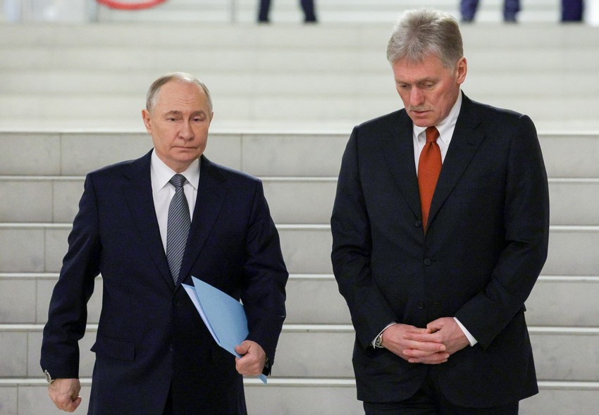 Vladimir Putin i Dmitrij Peskov