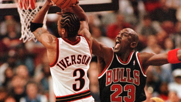 Allen Iverson i Michael Jordan, zdjęcie z 1998 r.