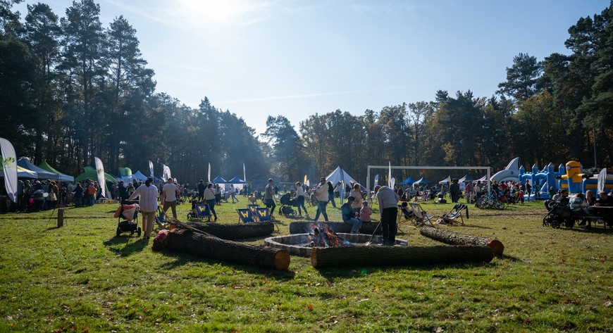 Wydarzeniu zawsze towarzyszy piknik rodzinny z atrakcjami dla dzieci i rodziców. Można wziąć udział w bezpłatnych warsztatach, skorzystać ze strefy sportowej, animacyjnej, edukacyjnej oraz gastronomicznej. 