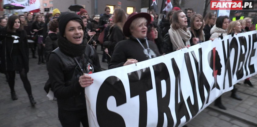 "Nie chodzi tylko o aborcje". Tłumy na protestach kobiet