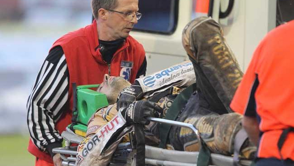 Rafał Dobrucki z pewnością nie zapomni 2011 roku. Jako żużlowiec Falubazu Zielona Góra miał wypadek w meczu ze Stalą Gorzów, w którym cudem uszedł z życiem. Zmuszony był jednak zakończyć karierę. Bez "czarnego sportu" żyć jednak nie może - teraz już jako trener przygotowuje zielonogórski zespół do nowego sezonu - donosi "Super Express".