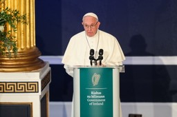 Franciszek w Irlandii: Podzielam zgorszenie i oburzenie z powodu pedofilii