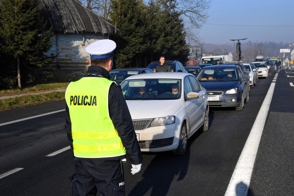 Blokada zakopianki w Krzyszkowicach, w ramach akcji "Wyjdźmy na pasy. Chcemy bezpiecznie żyć"