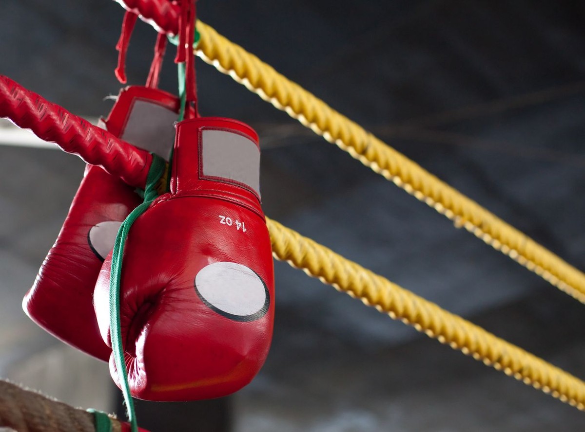 Stłukli prętami i łomami zawodnika MMA