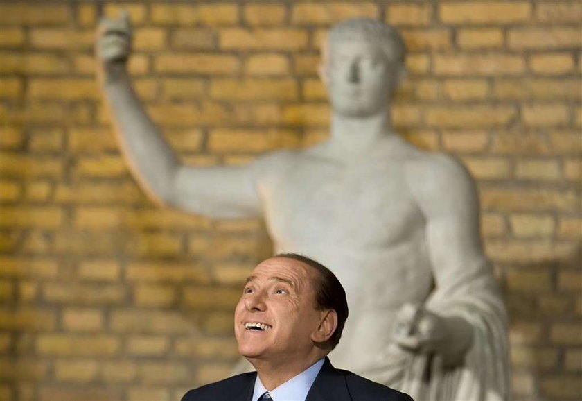 Berlusconi odchodzi, bo...