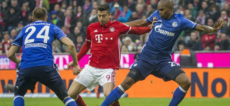 Liga niemiecka: Gol Roberta Lewandowskiego w meczu Bayernu z Schalke