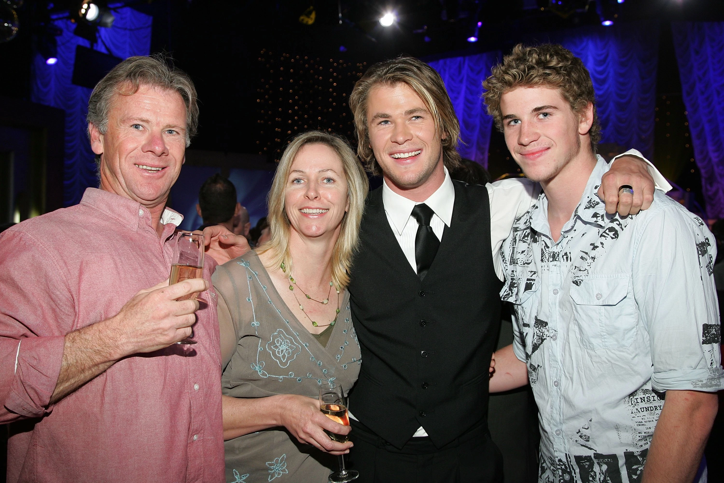 Craig, Leonie, Chris i Liam Hemsworthowie w 2006 r.