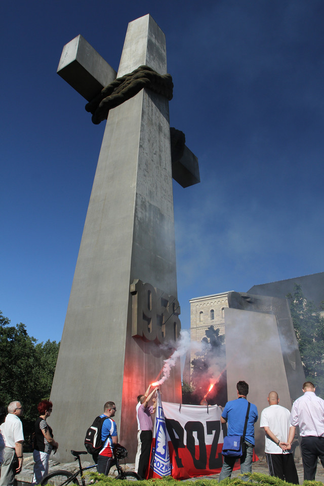 Kibice oddali hołd bohaterom