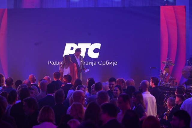 Poznati na RTS-u prošetali crvenim tepihom