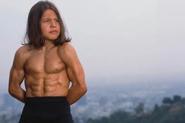 Mali Herkul je bio NAJNABILDOVANIJI DEČAK NA SVETU, a sada ima 32 godine i izgleda POTPUNO DRUGAČIJE! Roditelje mu optuživali da ga KLJUKAJU STEROIDIMA