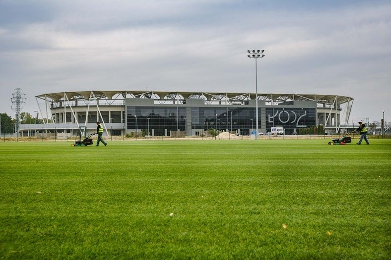 Tak wygląda jedyna, zachodnia trybuna na stadionie ŁKS