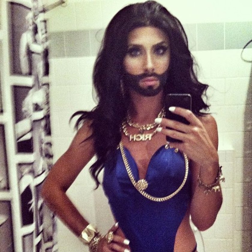 Conchita Wurst selfie