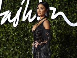 Nie da się przejść obok tego obojętnie... 41-letnia Nicole Scherzinger zaszalała z eksponowaniem piersi. FOTO