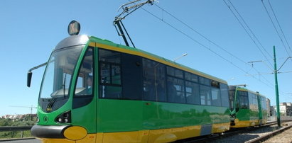 Pasażerowie czekają na nowe tramwaje